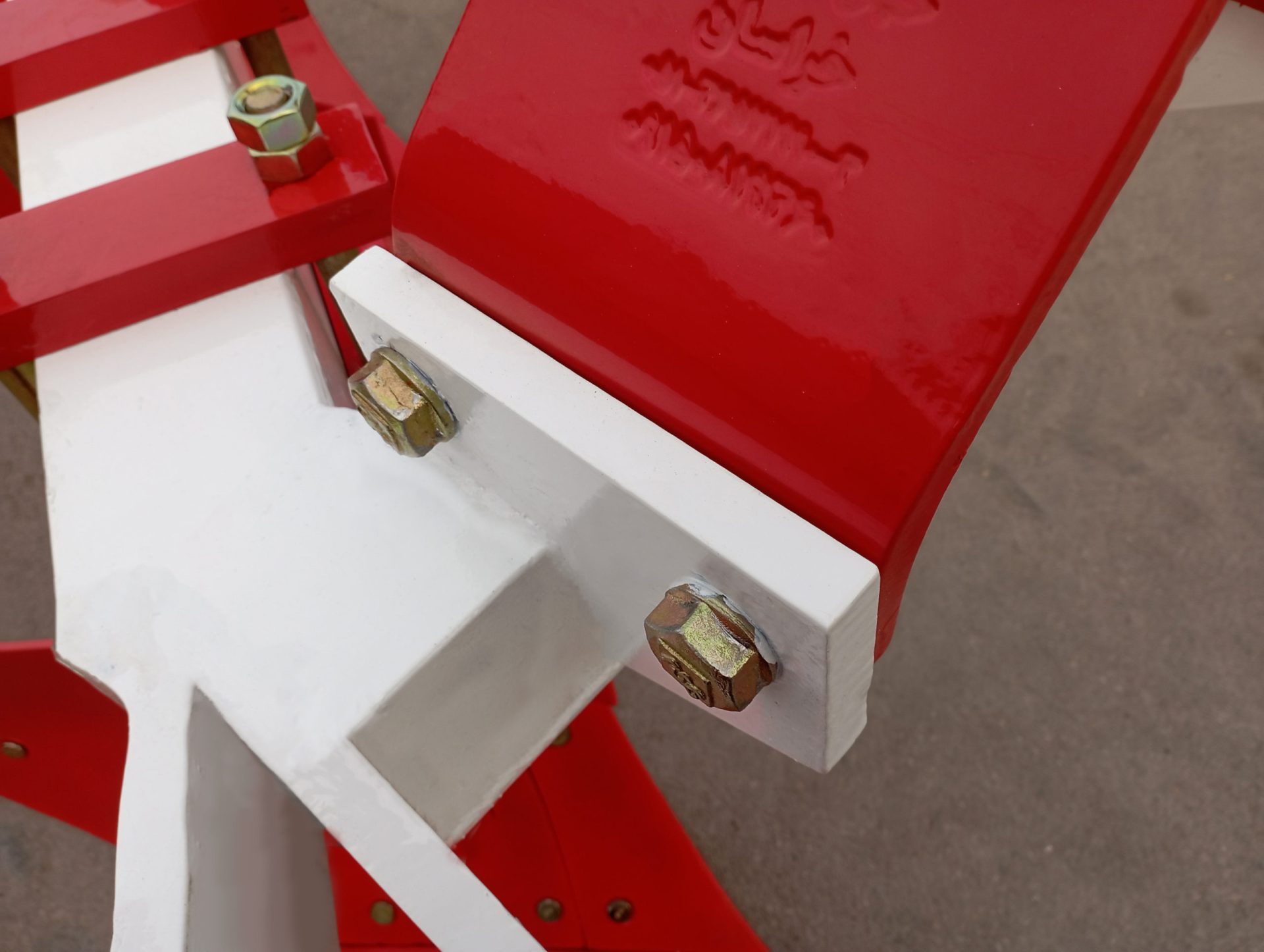 تصویر 2 از گاوآهن فنری با واکنش انعطاف پذیر و مقاوم در برابر سنگ